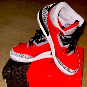 Air Jordan 3 Retro SE (GS) Fire Red  5-5.5
